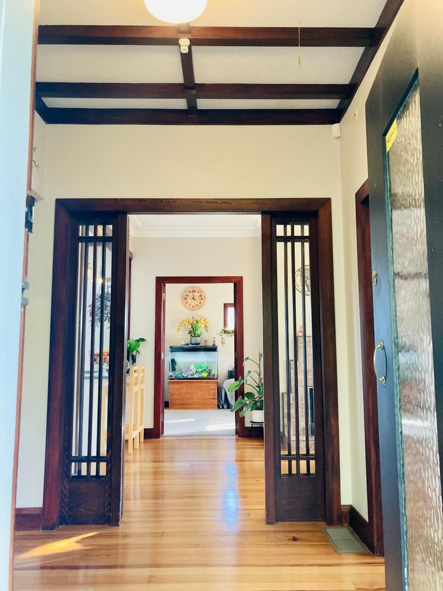 Spacious And Sunny Master Bedroom With Shared Bathrooms Auckland Dış mekan fotoğraf