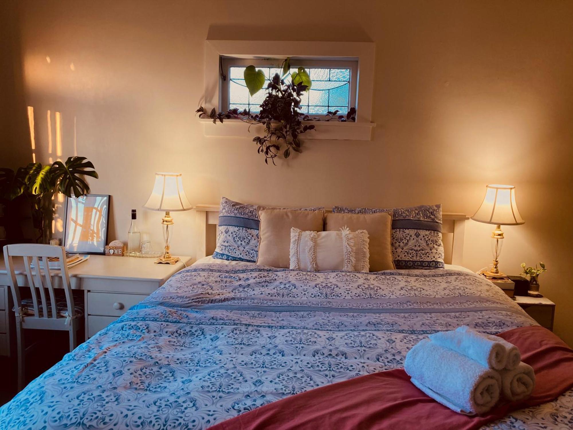 Spacious And Sunny Master Bedroom With Shared Bathrooms Auckland Dış mekan fotoğraf