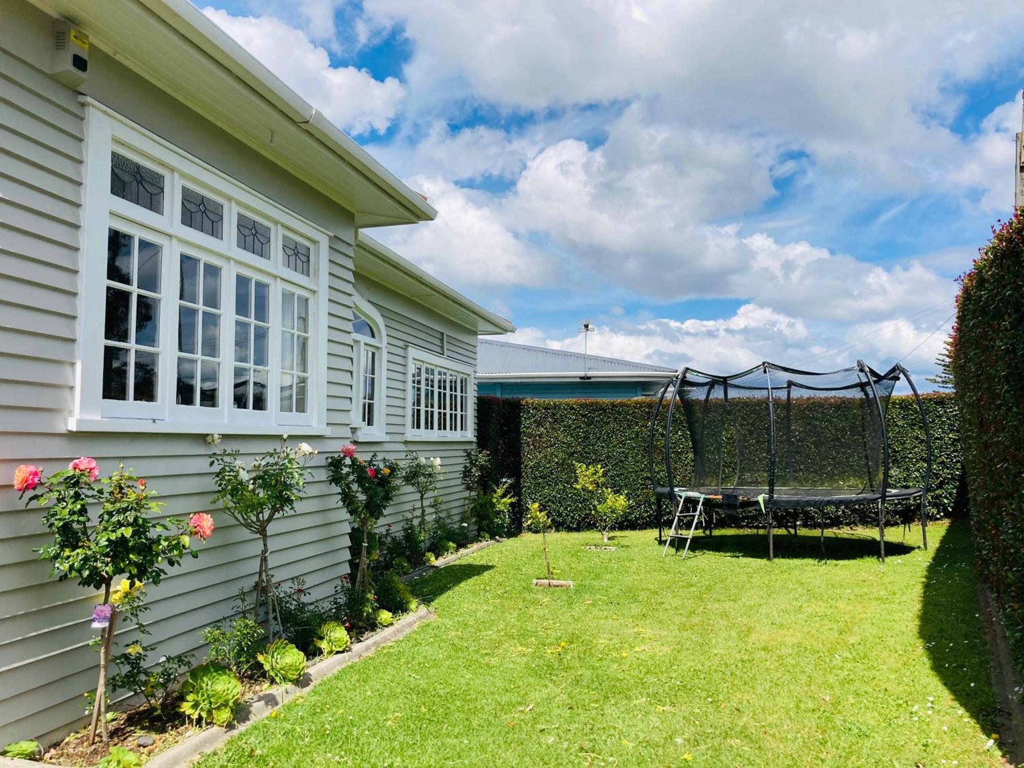 Spacious And Sunny Master Bedroom With Shared Bathrooms Auckland Dış mekan fotoğraf