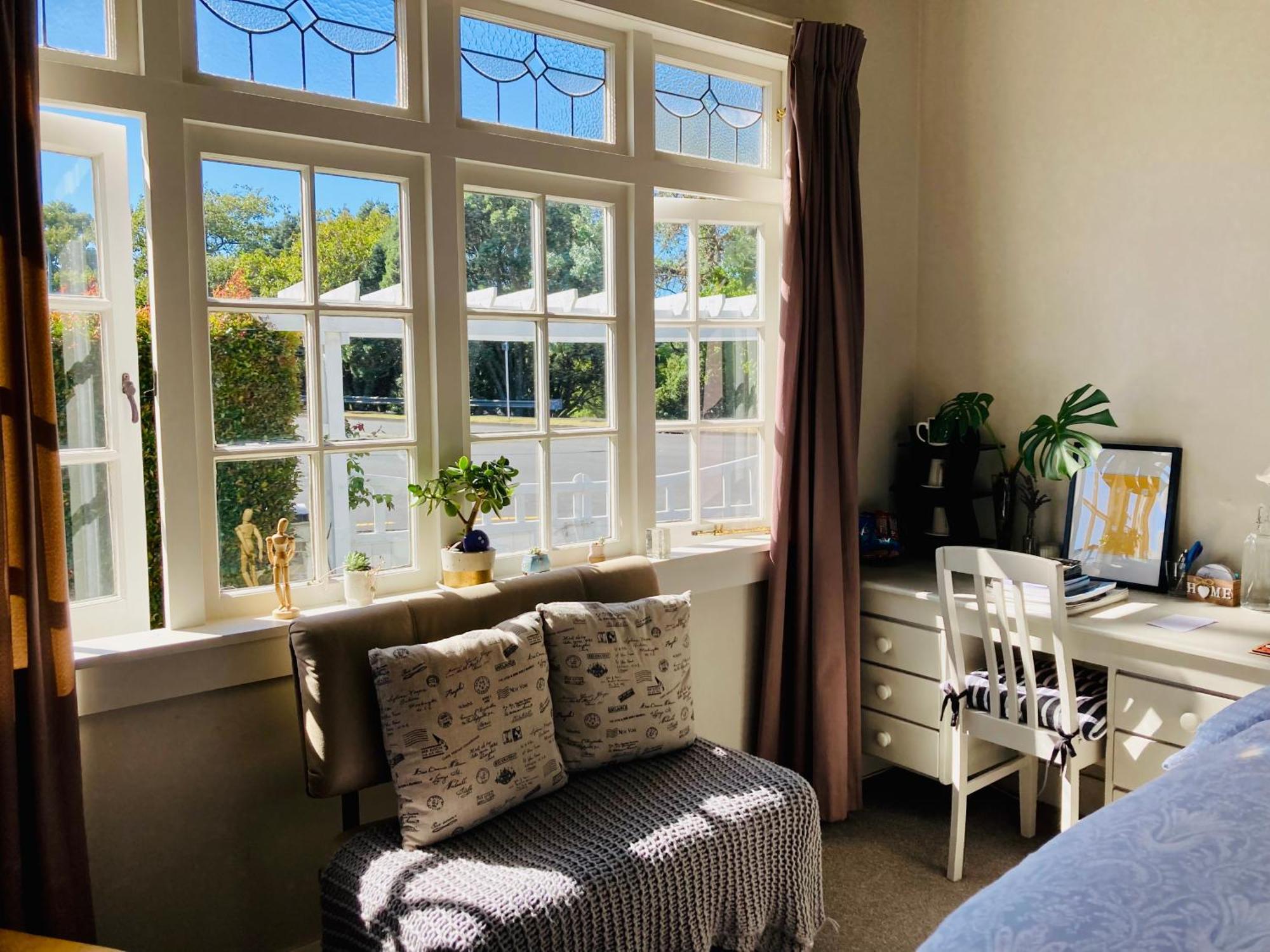 Spacious And Sunny Master Bedroom With Shared Bathrooms Auckland Dış mekan fotoğraf